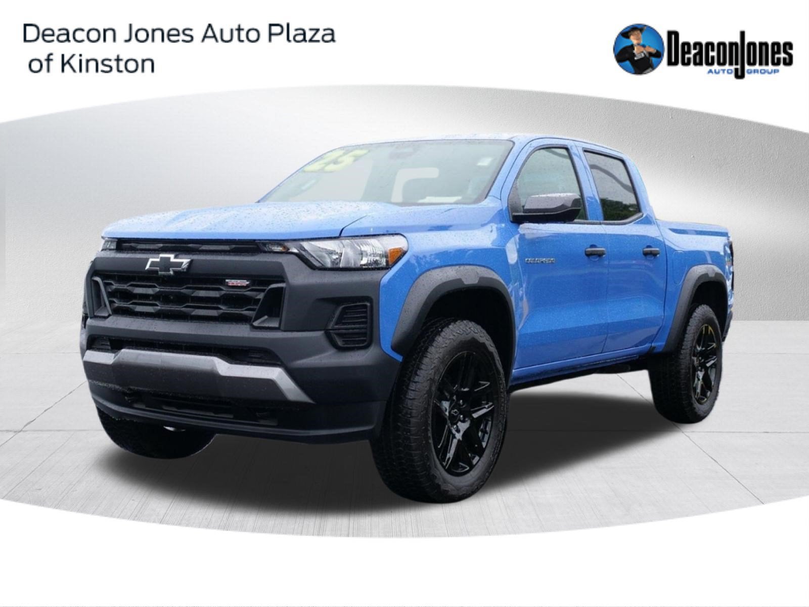 2025 Chevrolet Colorado Trail Boss in Reef Blue Metallic — front three-quarter view